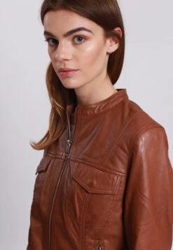 Lee Cooper Leather Jacket With Round Collar - 2 Zipped Side Pockets - - Veste En Cuir - Cognac 8 Lee Cooper Leather Jacket With Round Collar - 2 Zipped Side Pockets - - Veste En Cuir - Cognac -Lee Cooper Soldes 19fe01c704fa41768fa6c5e3fd402e4d