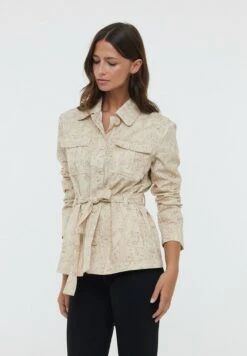 Lee Cooper Vestes Fahara - Veste Légère - Cream 10 Lee Cooper Vestes Fahara - Veste Légère - Cream -Lee Cooper Soldes 2c25de88ec6b41f9baea05c5e80d8914