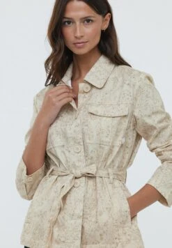 Lee Cooper Vestes Fahara - Veste Légère - Cream 11 Lee Cooper Vestes Fahara - Veste Légère - Cream -Lee Cooper Soldes 56f5c91794024f7489c7c5e49f10cf52